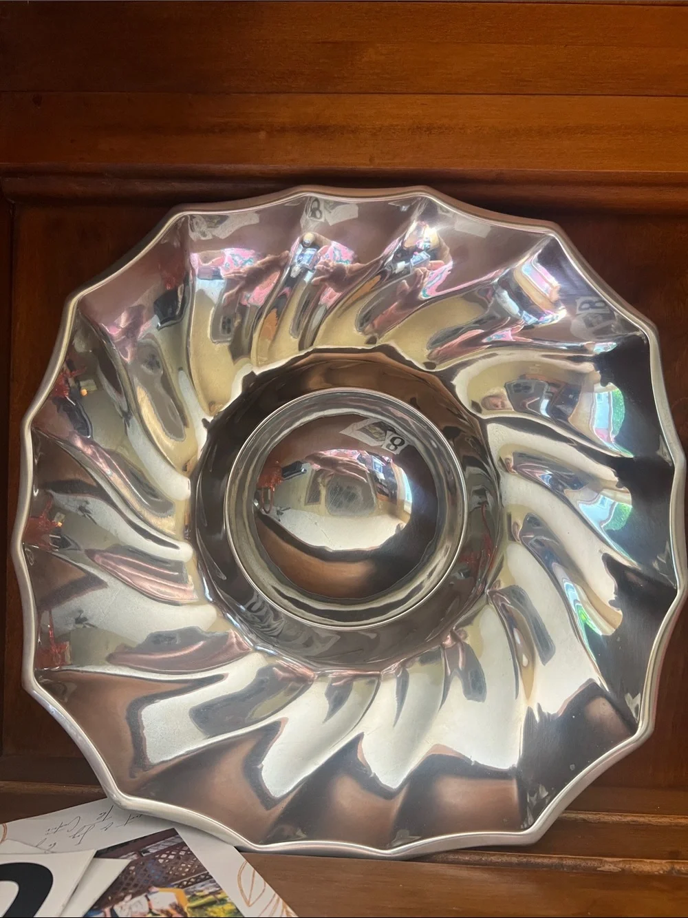 Wilton Armetale Scalloped Metal Hosting Set